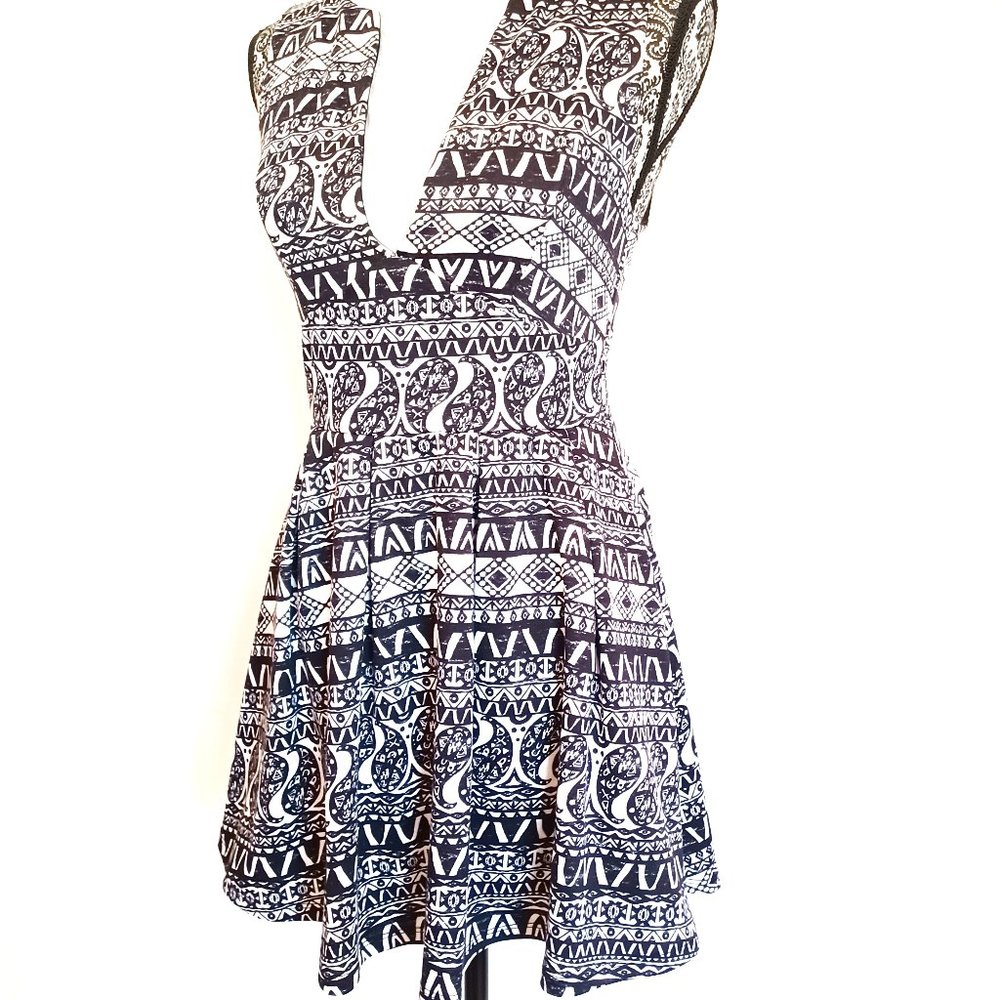 Tribal Print Deep V Sleeveless Pleated Skirt Jersey Mini Dress S - Picture 2 of 4